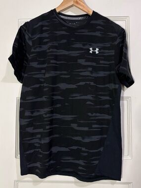 Under Armour Men’s Black and Gray Camo Short Sleeve Performance Tee